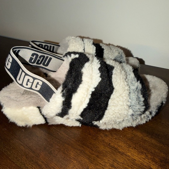 UGG FLUFF YEAH SLIDE CALI COLLAGE WOMEN SANDAL BLACK /GREY US 8 /UK 6 /EU 39 - Picture 3 of 9